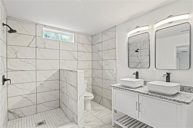 Building Photo - Room in House on Peeples St SW