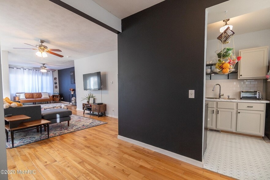 Building Photo - 416 5th St NW