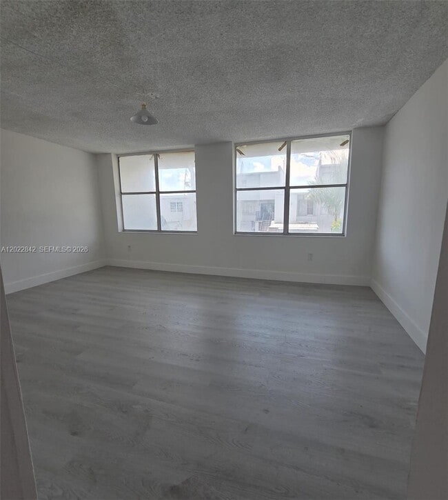 Building Photo - 1104 W 44th St