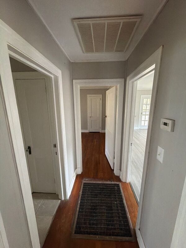 Building Photo - 419 Valley St