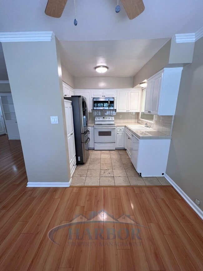Building Photo - Beachside Charm – 2 Bed, 2 Bath.