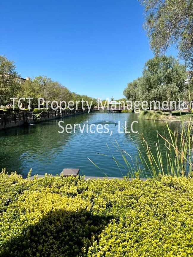 Building Photo - Beautiful Home In Gilbert Lake Community!