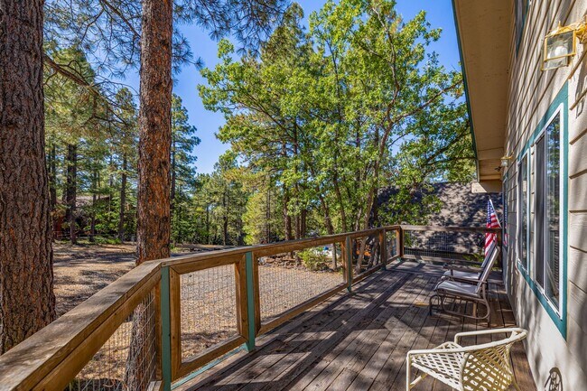 Building Photo - 3 bedroom, 2 bathroom, Spacious Scenic Munds Park Home!