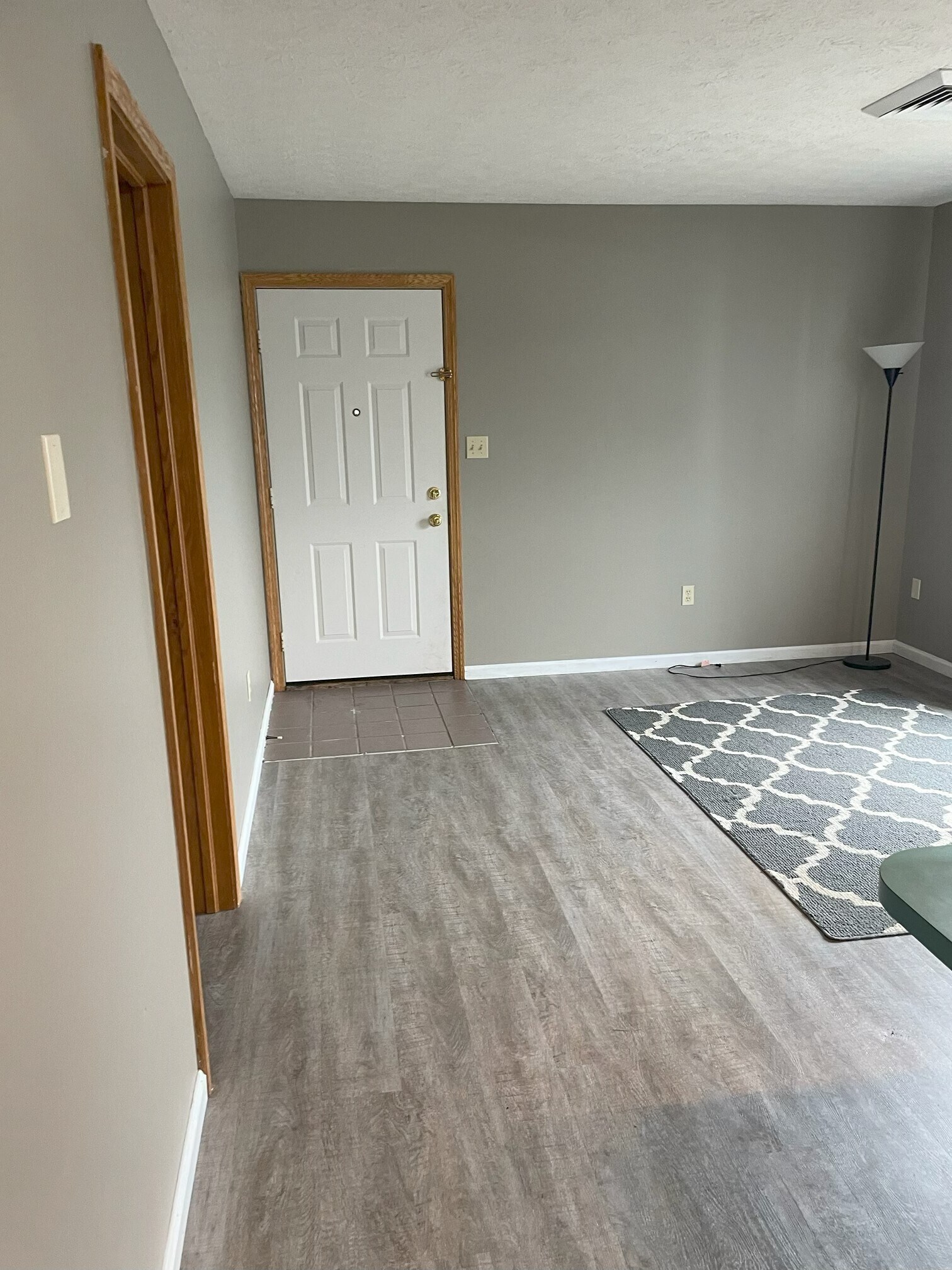 Living room - 7777 Greenwich Rd