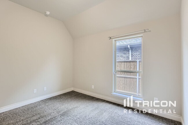 Building Photo - 843 Knoxbridge Rd