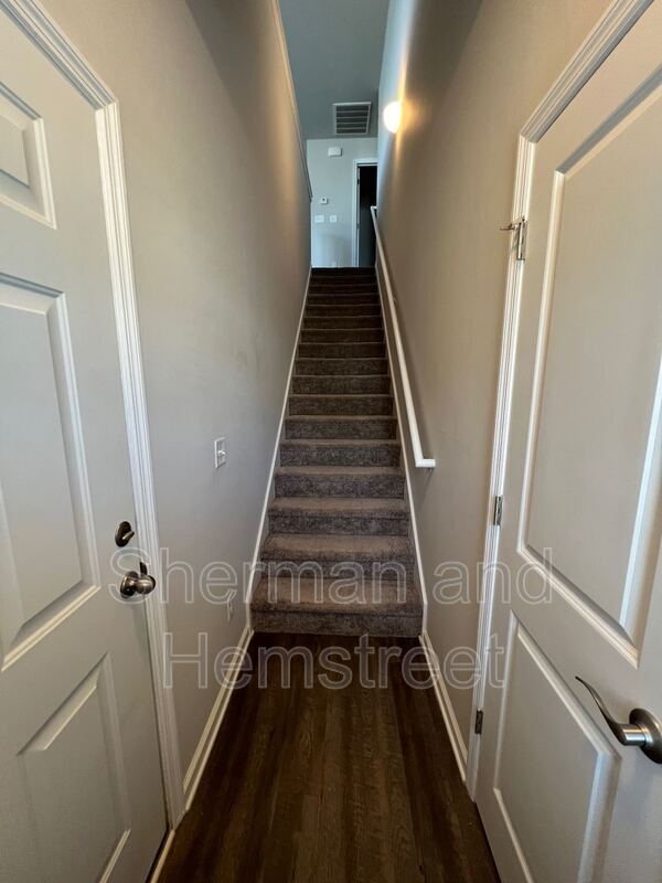 Building Photo - 746 Tarvin Cir