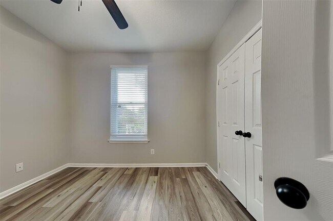 Building Photo - 4031 Echo Mountain Dr