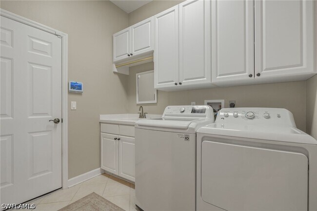 Building Photo - 16322 Edgemont Dr
