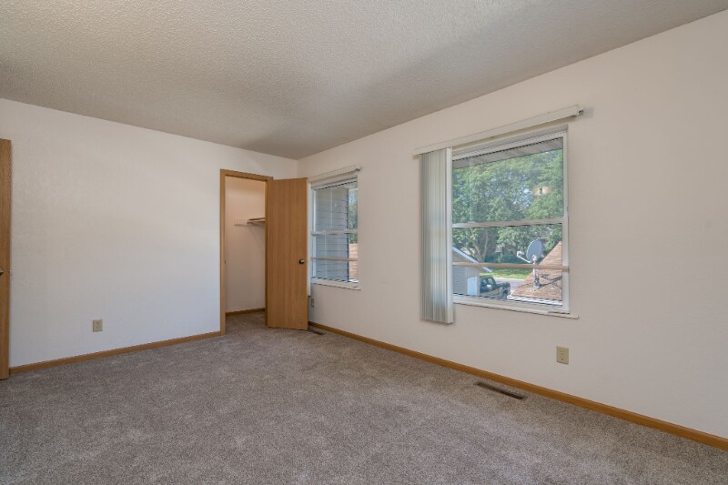 Building Photo - 619 Burton Ln