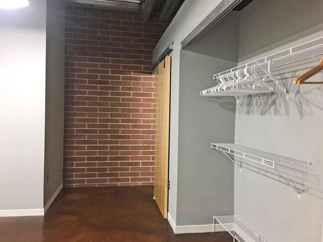 Building Photo - 322 E Liberty St