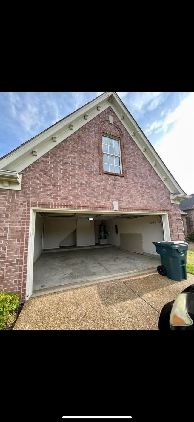 Building Photo - 8240 Blue Lagoon Dr