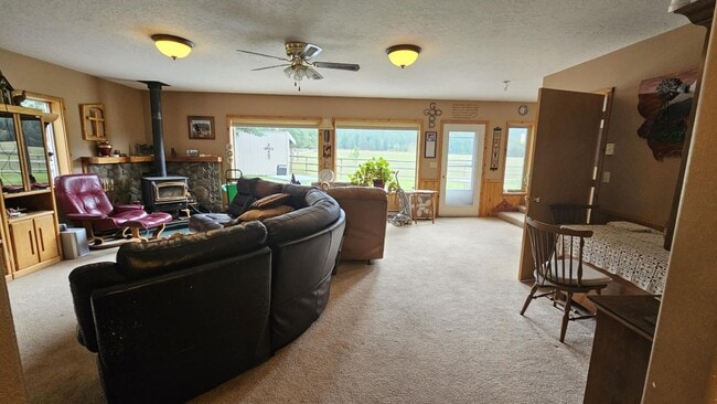Building Photo - Fully Furnished house on 40 Acres Horse Pr...