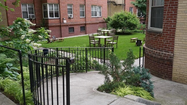 Building Photo - 77-12 35th Ave