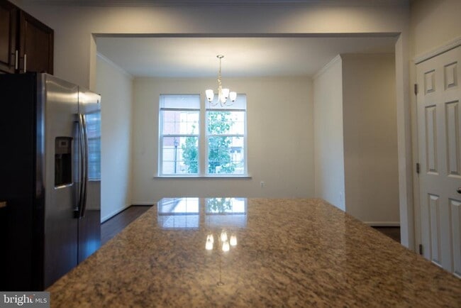 Building Photo - 8024 Cayzer Ln