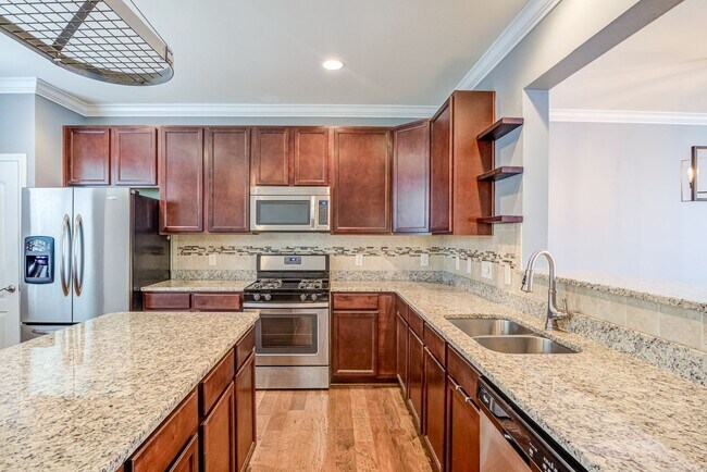 Building Photo - 4 Bedroom Heritage Townhome