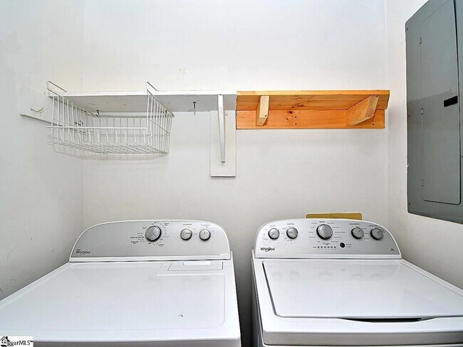 Building Photo - 713 Lindal Ct