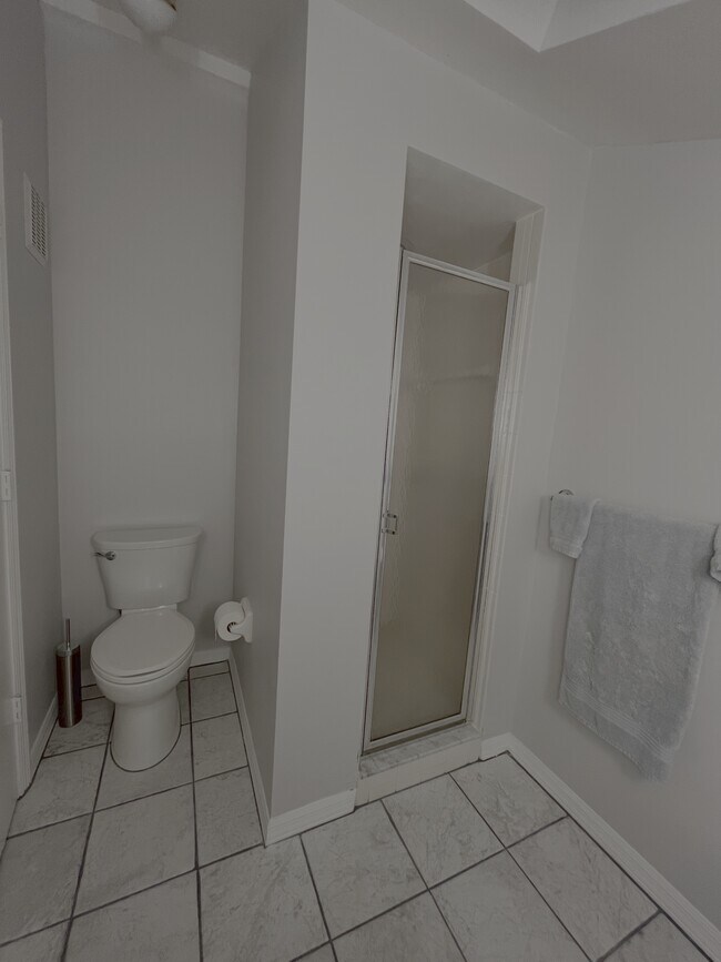 Building Photo - 1924 Westminster Cir