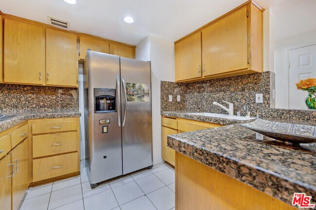 Building Photo - 14960 Dickens St