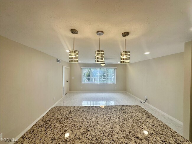 Building Photo - 4802 Tudor Dr