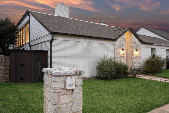 Building Photo - 5816 Orchid Ln