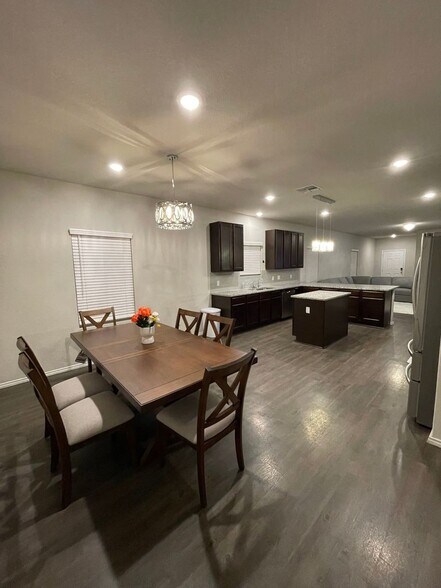 Building Photo - 331 Saddle Leaf