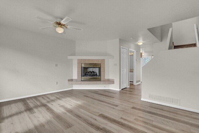 Building Photo - 6925 Yellowpine Dr