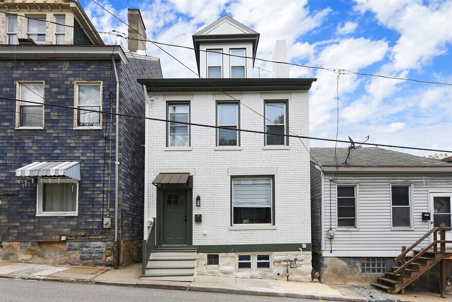 Building Photo - 1816 Rhine St