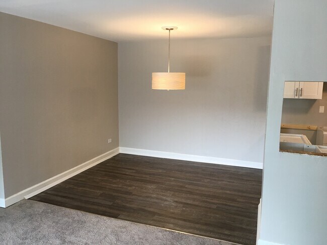 Building Photo - 9s120 Lake Dr