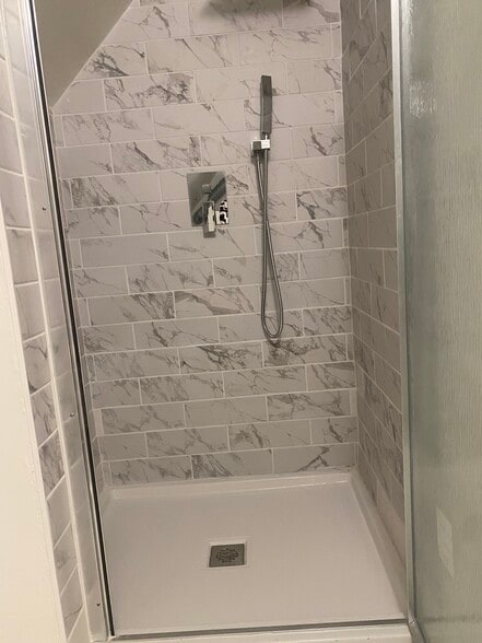 rain head shower - 2550 N 45th St