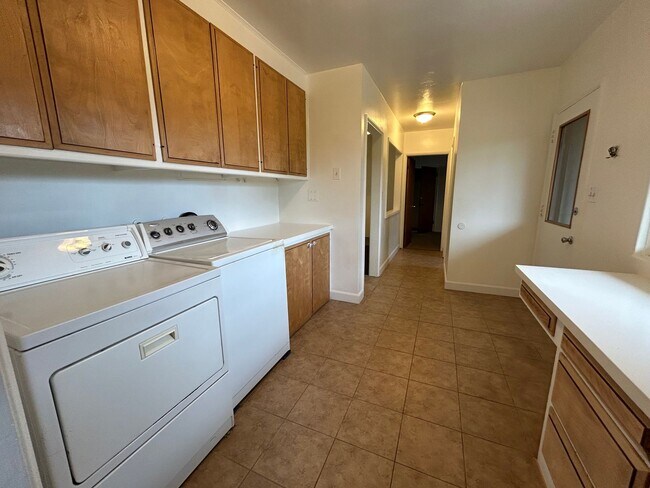 Building Photo - 5074 La Dorna St