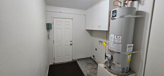 Building Photo - 812 Kinnett Ave