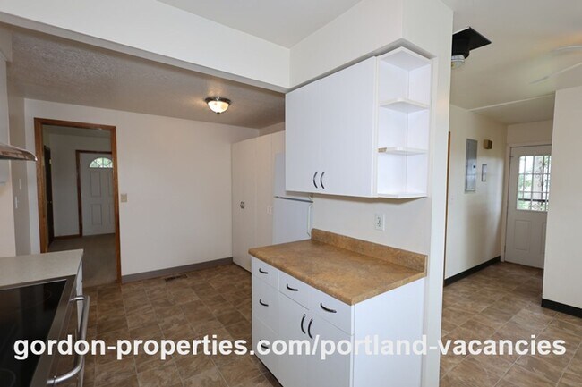 Building Photo - NE 94th Ave - Vintage Montavilla 2 bedroom house