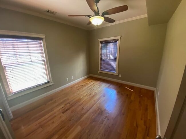 Building Photo - Luxury that you can call home! Amazing Loc...
