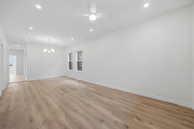 Building Photo - 1109 N Kedvale Ave
