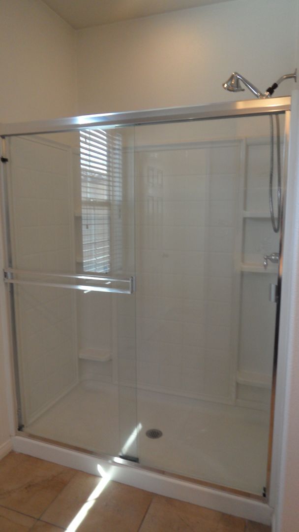 Building Photo - 3BR 2.5 BA 2 Story Home with 2 Car Garage