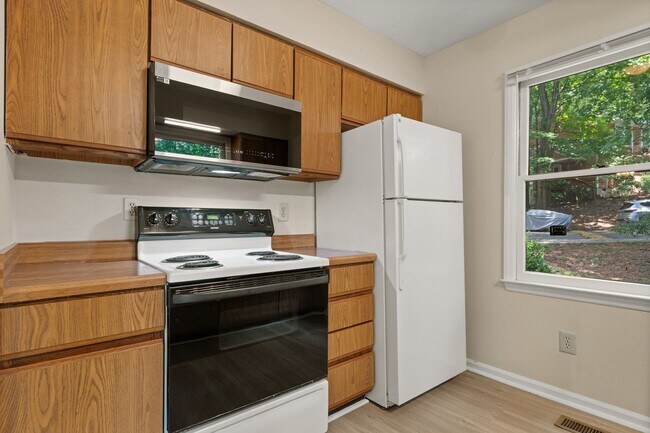 Building Photo - TWO WEEKS OFF RENT! Two Bedroom Townhome with Private Wraparound Deck in Carrboro!