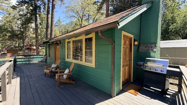 Building Photo - 53685 Country Club Dr