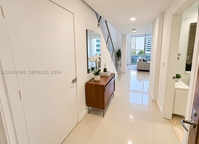 Building Photo - 1050 Brickell Ave