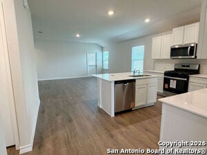 Building Photo - 607 fluted