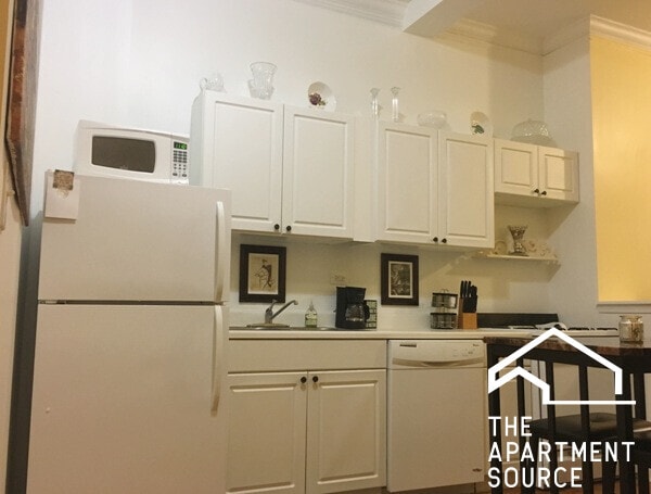 Building Photo - 914 Green Bay Rd