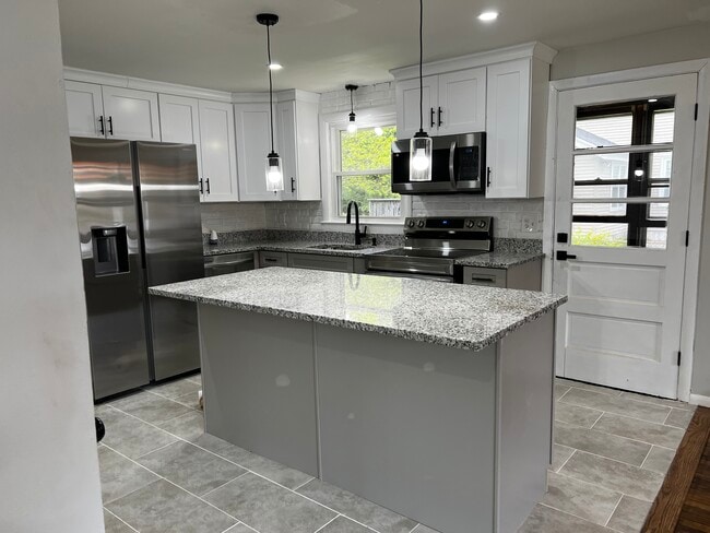 Building Photo - 388 Burncoat St