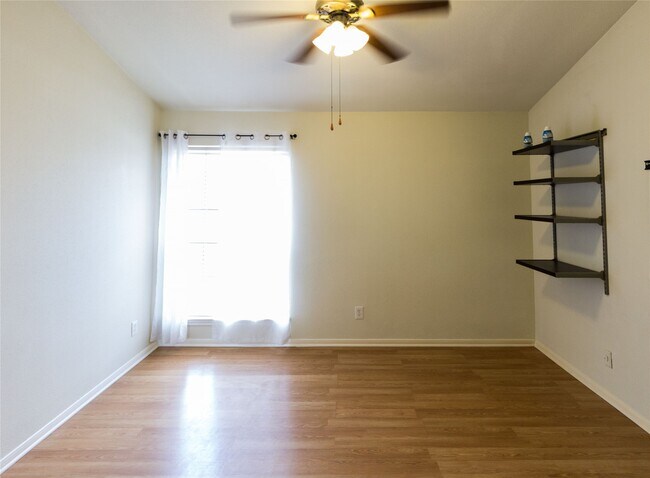 Building Photo - 2121 El Paseo St