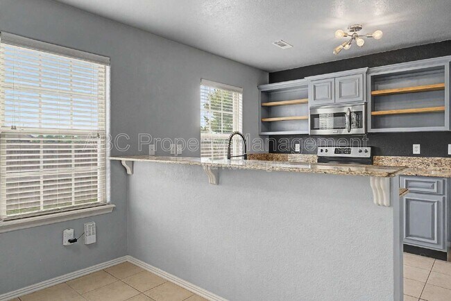 Building Photo - 3801 SW Gibson Ave