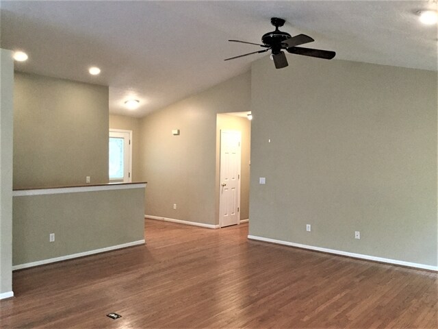 Building Photo - 672 East Lake Lane