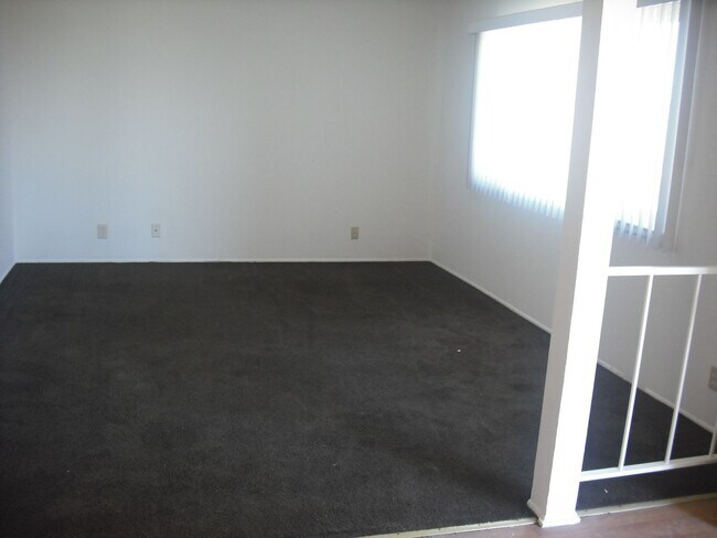 Building Photo - Spacious and private Penthouse Condominium