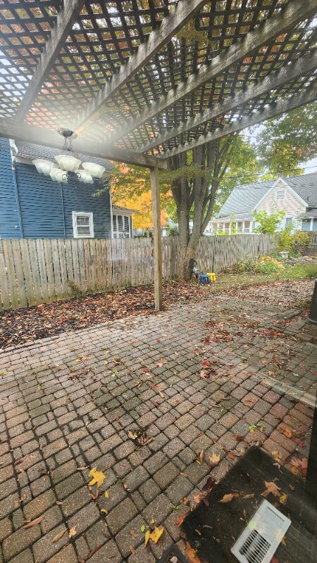 Building Photo - 726 Michigan St