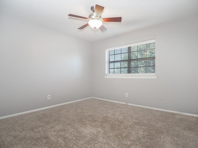 Building Photo - Beautiful midtown condo