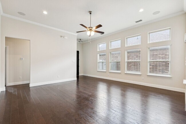 Building Photo - 913 Parkside Dr