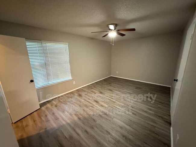 Building Photo - 516 Highpoint Dr