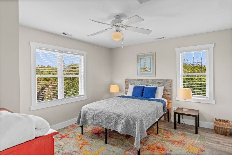 Building Photo - 5207 Emerald Dr